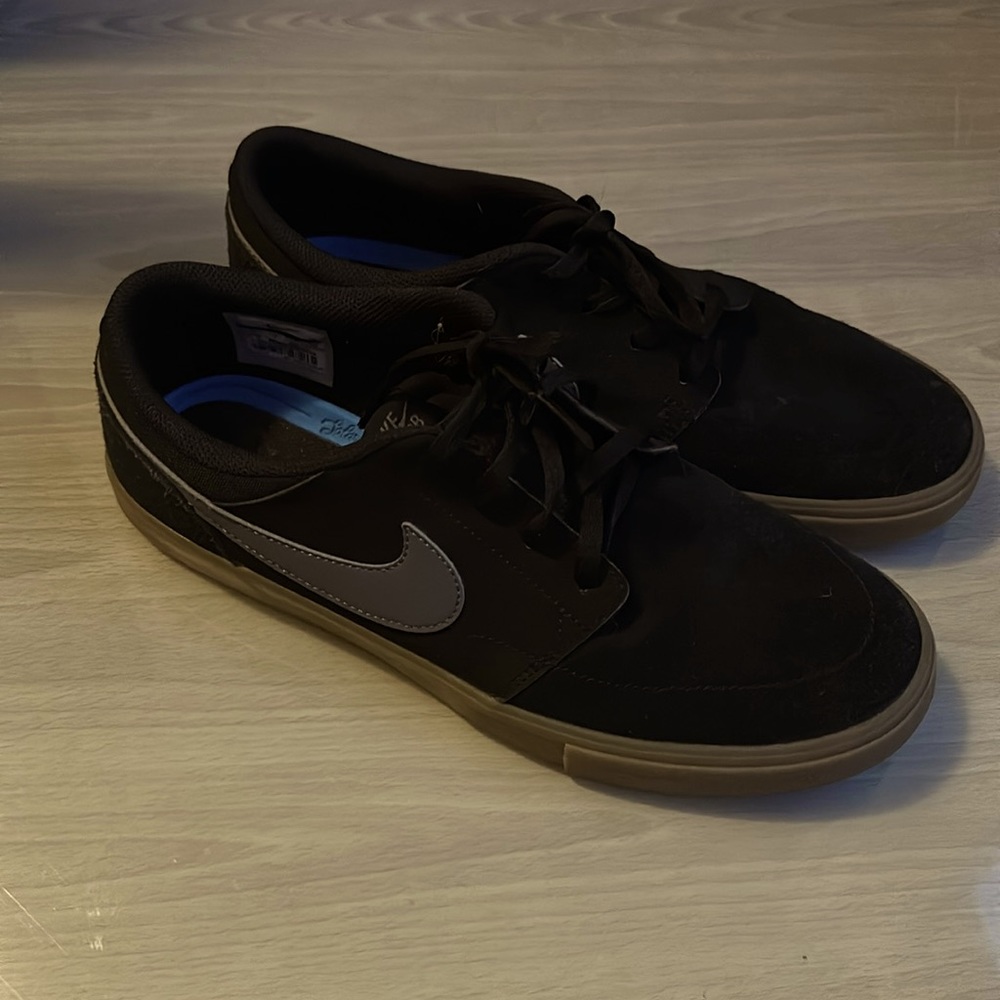 Men’s Black Nike SB shoes